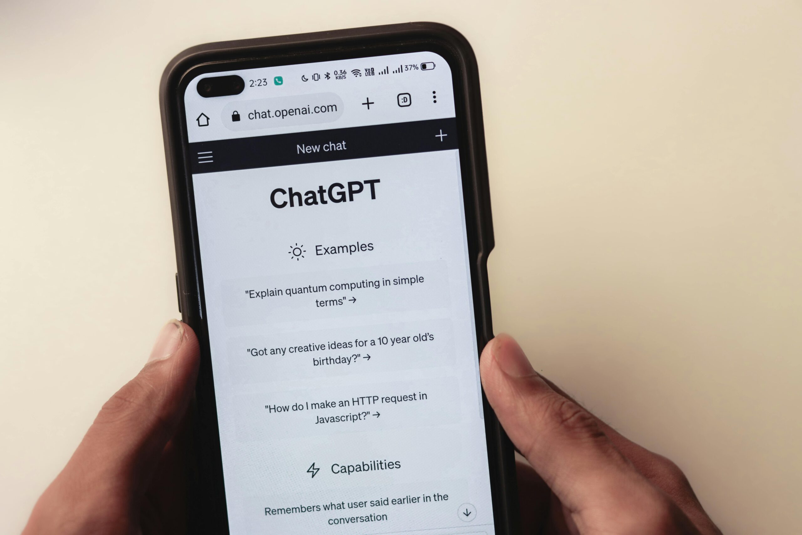Celular com chatgpt na tela